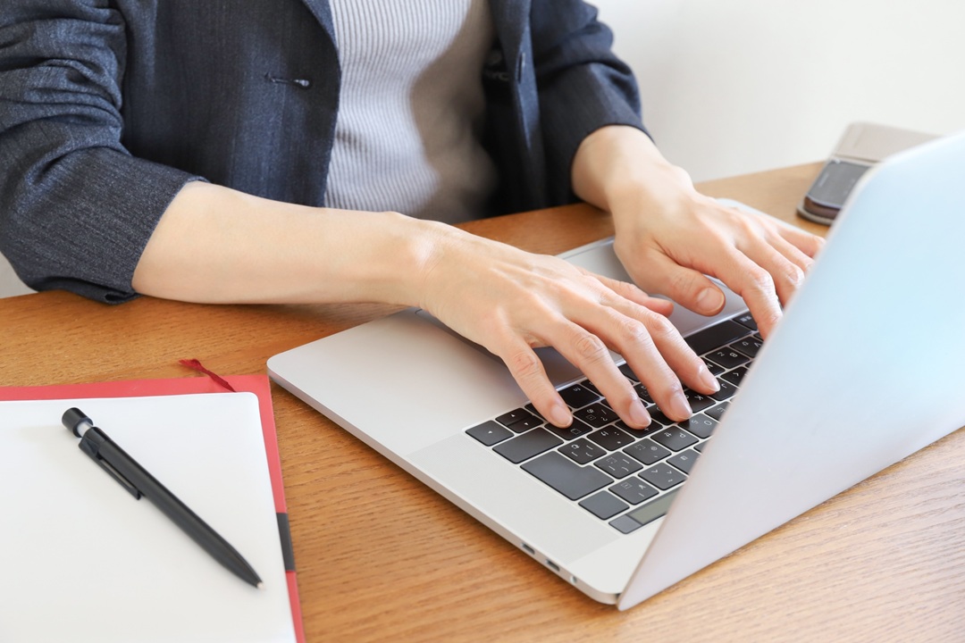 弊社スタッフにて受け付け