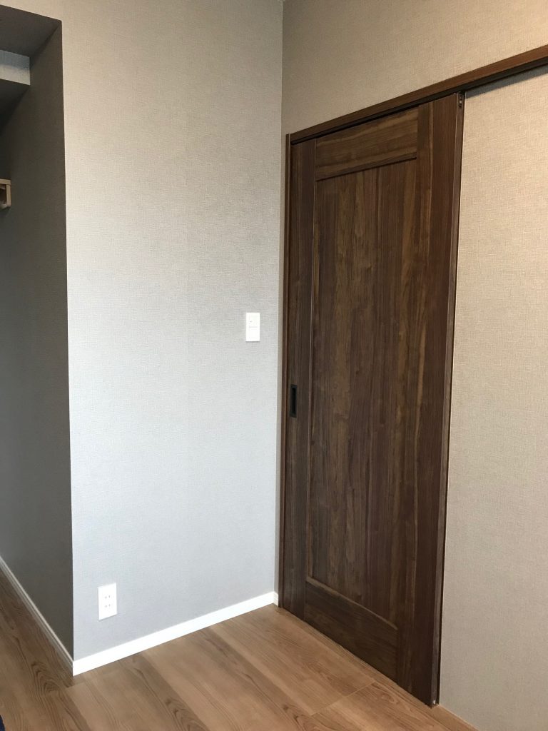 姿見の施工（寝室、クローゼット前）